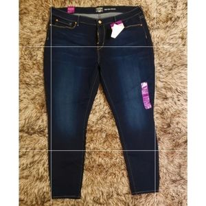 NWT Stretch Levi Mid-Rise Skinny Jeans 👖 Size 20M